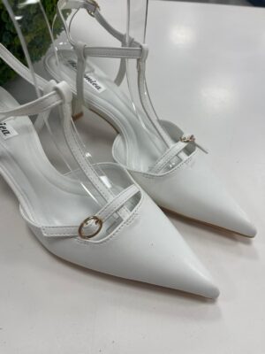 Sandalia white