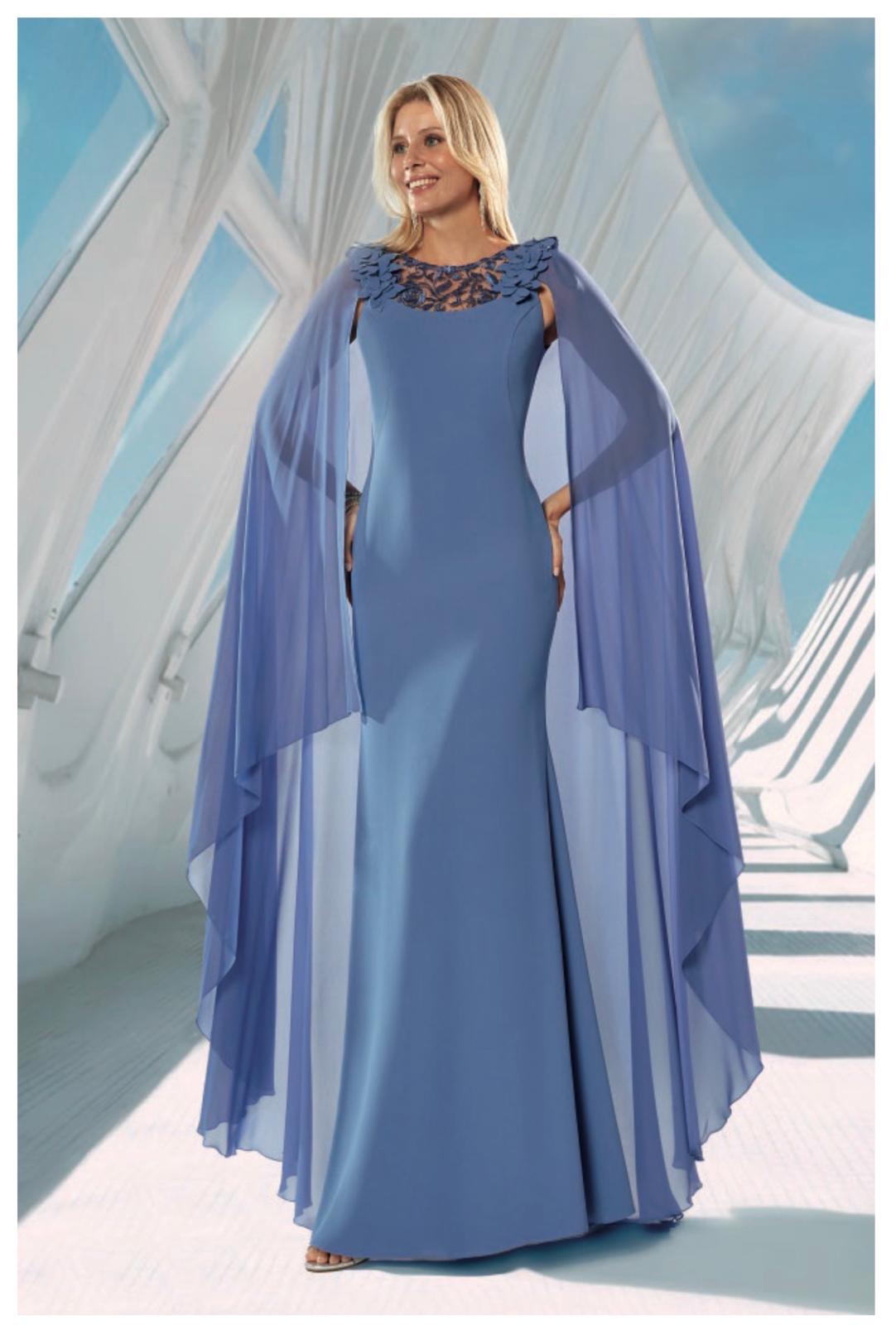 Vestido madrina manga capa